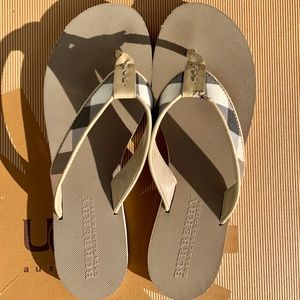 Classic Burberry Women’s Beige Check Flip Flops